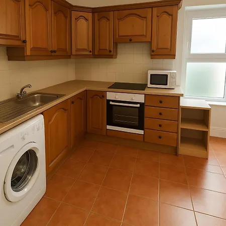 Centre Location - Sleeps 6 *