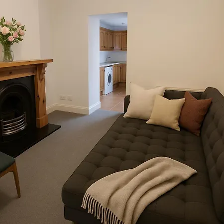 Centre Location - Sleeps 6 * 골웨이